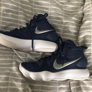 NIKE HYPERDUNK SNEAKERS